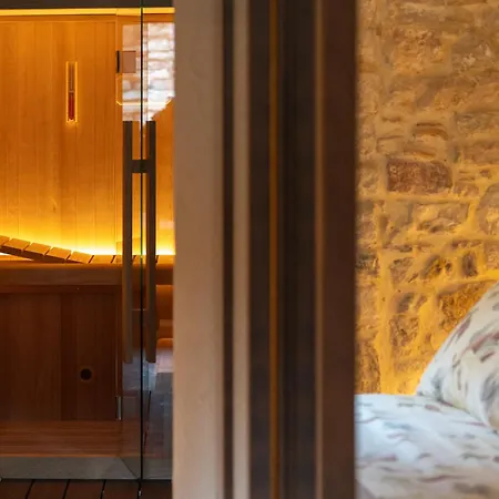 Forma Your Boutique Suite-2
